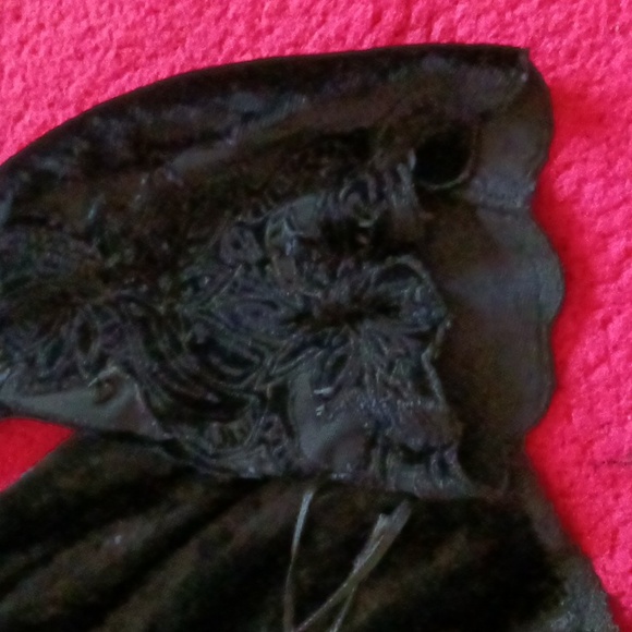 SOLD VELVET TOP - Picture 8 of 10